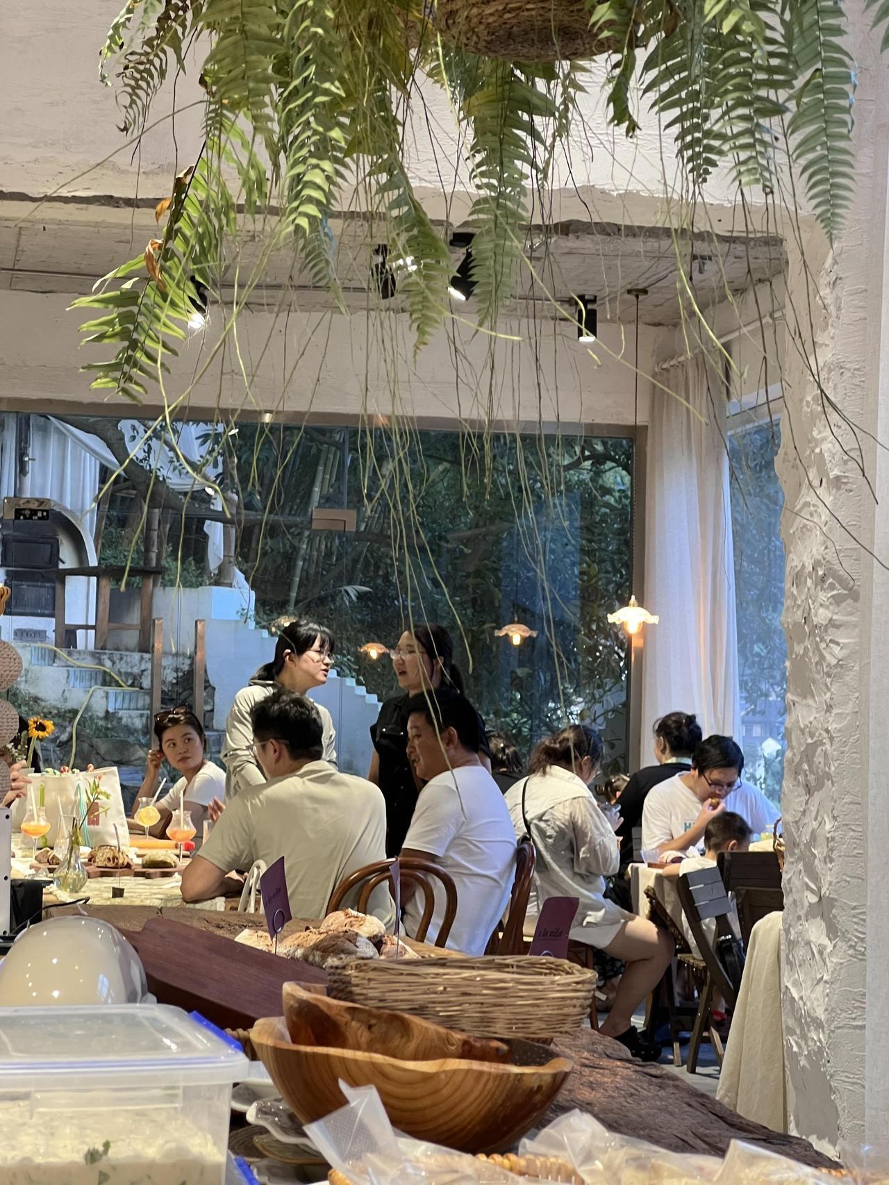 准 00 后海归姑娘放弃高薪工作，用窑洞烤面包，火遍全网  第3张