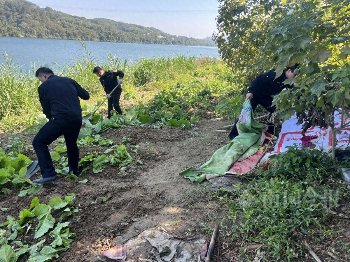 柳州环江滨水大道乱象丛生，整治行动能否还其美丽容颜？  第1张