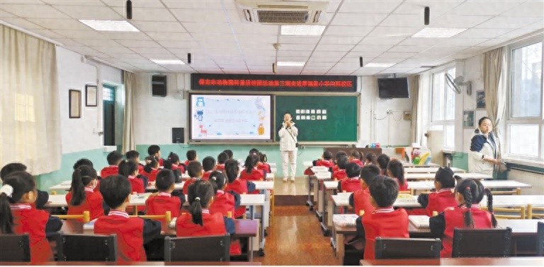 揭秘动物尾巴的神秘面纱：科普进校园，让孩子们爱上自然与动物