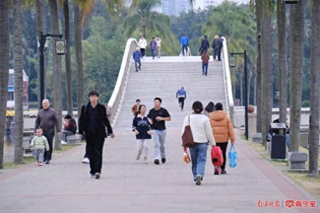 冷空气来袭！广西气温将溜滑梯式下滑，15日早晨降至谷底，你准备好了吗？  第1张