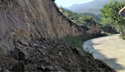 西宁红叶谷风景区东坡面焕然一新，湿陷性黄土边坡绿化修复技术取得重大突破