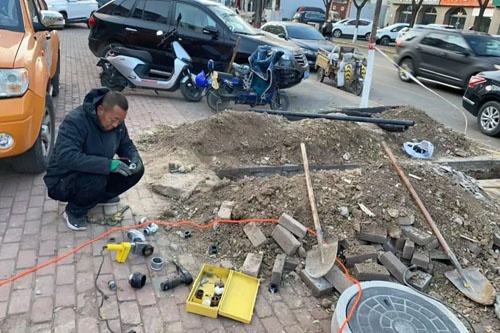朔州城发供水公司免费改造老旧管道，解决商铺用水难题，用户纷纷点赞  第2张
