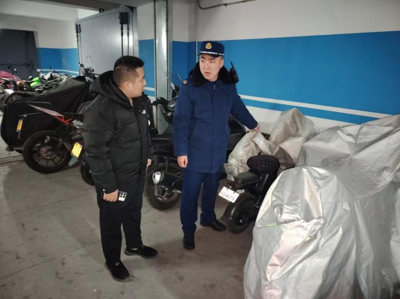 惊！北京海淀区突击检查，地下车库竟藏电动车安全隐患，你家小区安全吗？  第3张