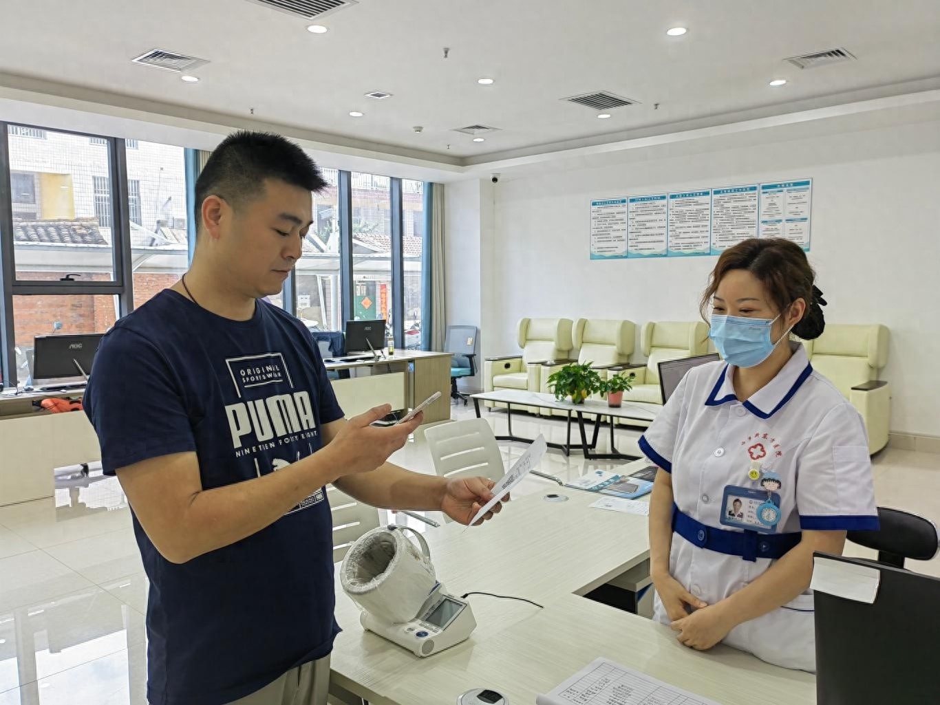 智慧医疗新体验：西乡农商银行携手新东方医院，挂号缴费一键搞定