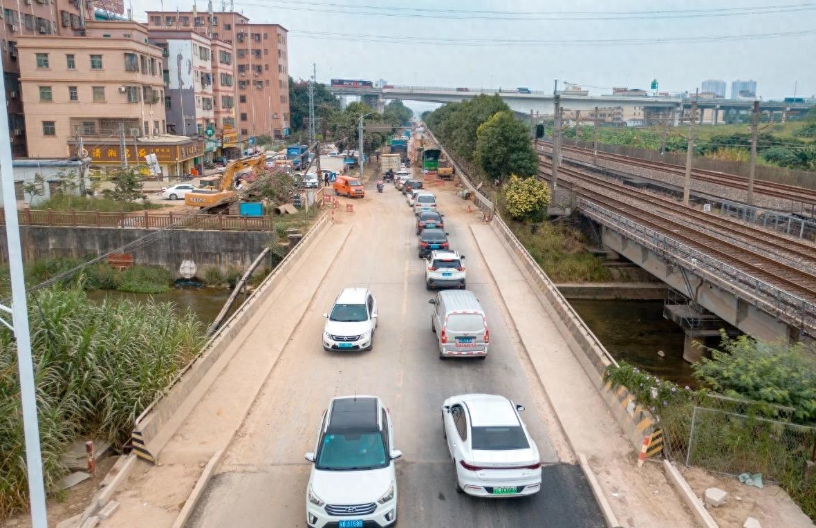 东莞塘天南路升级改造即将完工，月底全面通车，石鼓社区段施工受阻，建议绕行