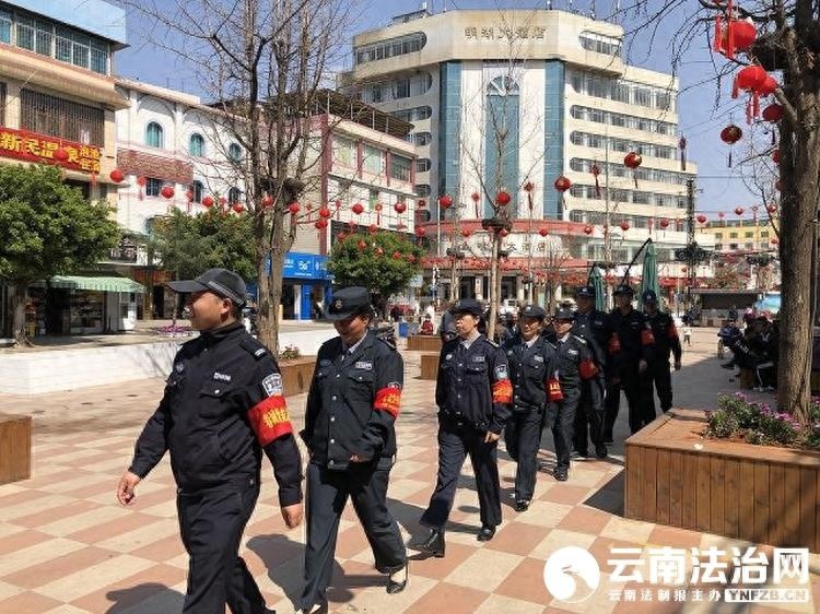 昆明警方打造不打烊平安灯，藏青蓝与红袖标绘就流动平安画卷  第1张