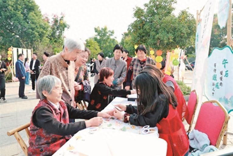 10 月 日无为市华林桥周末欢乐剧场举办重阳节主题活动，精彩不断  第1张
