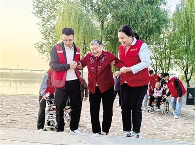 重阳节老人游蝶湖，竟有如此贴心服务  第1张