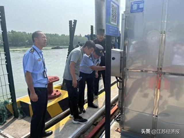 盐城多部门联合执法，加强港口污染防治，守护生态环境  第1张