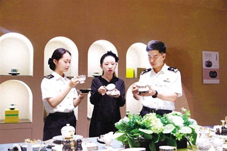 敦煌文化类产品首次出口，中国瓷器走向世界