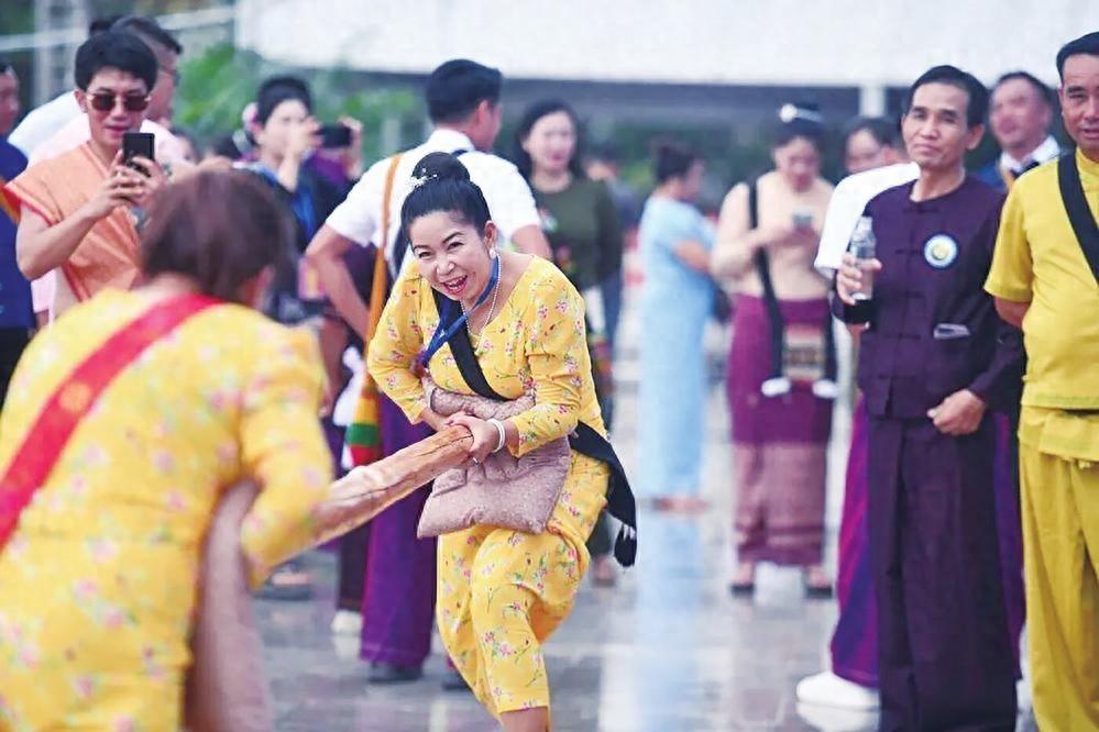民族民间体育竞赛精彩纷呈，扭棍、傣族保龄球等项目让你大开眼界  第1张