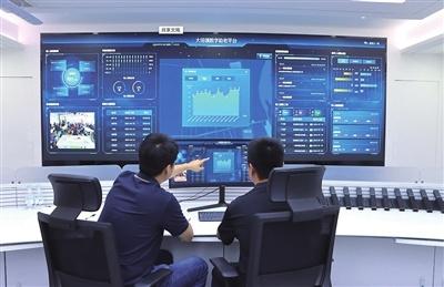 智慧养老新模式：数字大屏守护老人安全，一键报警让关爱永不离线  第1张