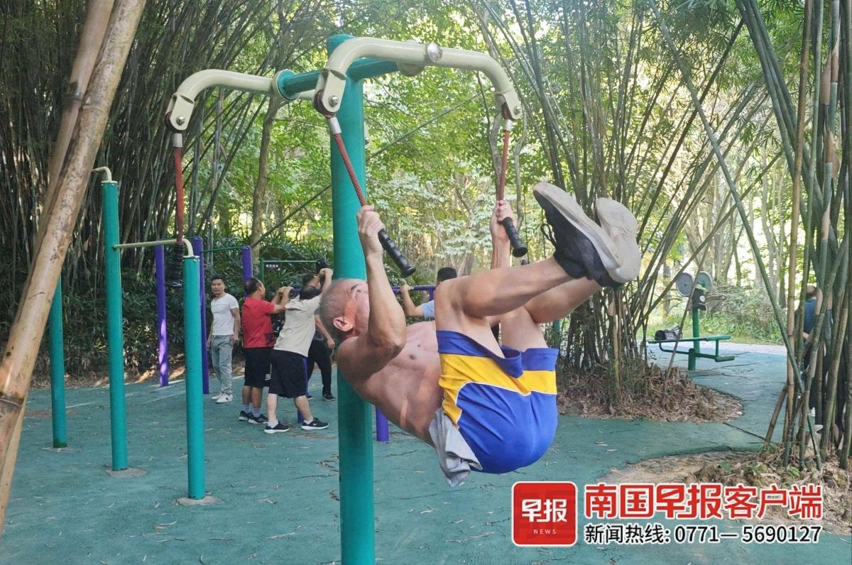 爷爷奶奶酷起来，就没年轻人什么事了！这个老年版健身天团，你敢挑战吗？  第2张