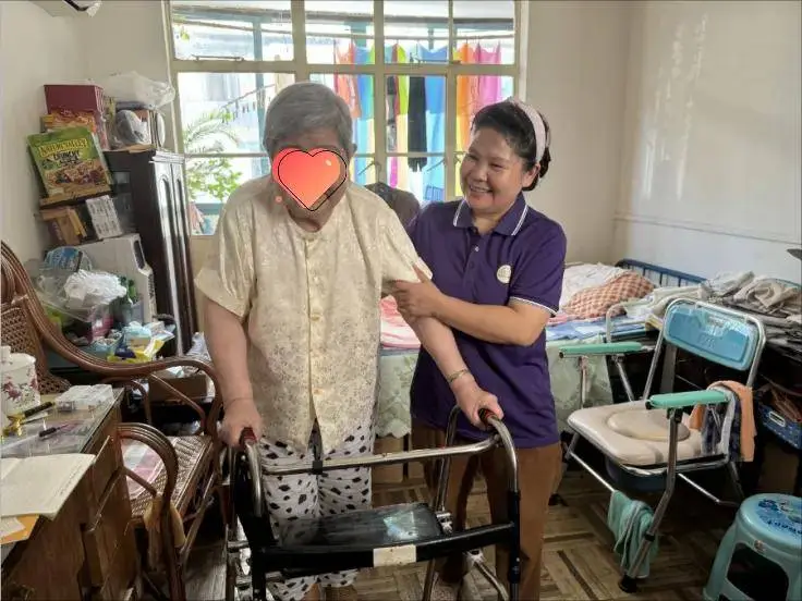 养老新选择！上海徐汇区推出家床服务，让老人在家享受养老院待遇  第3张