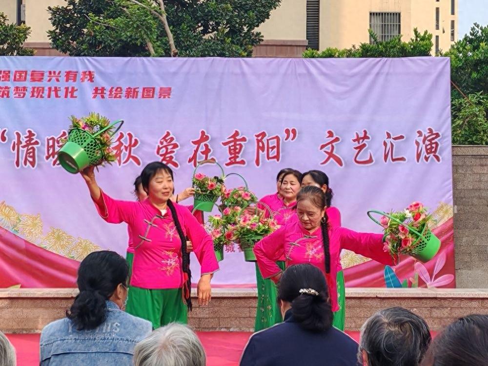 情暖金秋，爱在重阳！这场文艺汇演，让老人们笑开了花