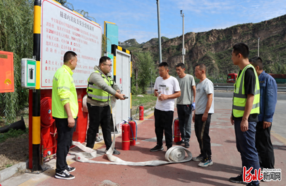 震撼!张涿分公司打造隧道模拟微型消防安全逃生展示平台,提升应急处突能力 第1张 震撼!张涿分公司打造隧道模拟微型消防安全逃生展示平台,提升应急处突能力 第1张