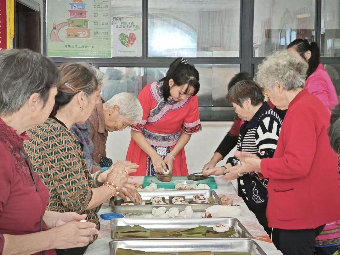 重阳节前夕，这场活动让老人们脸上绽放出期待与喜悦  第1张