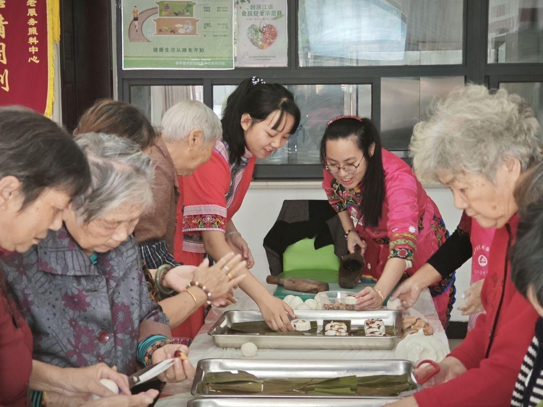 重阳节前夕，这场活动让老人们脸上绽放出期待与喜悦  第2张