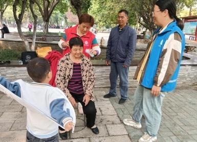 重阳节免费理发！济宁社区的爱心理发队让老人赞不绝口  第1张