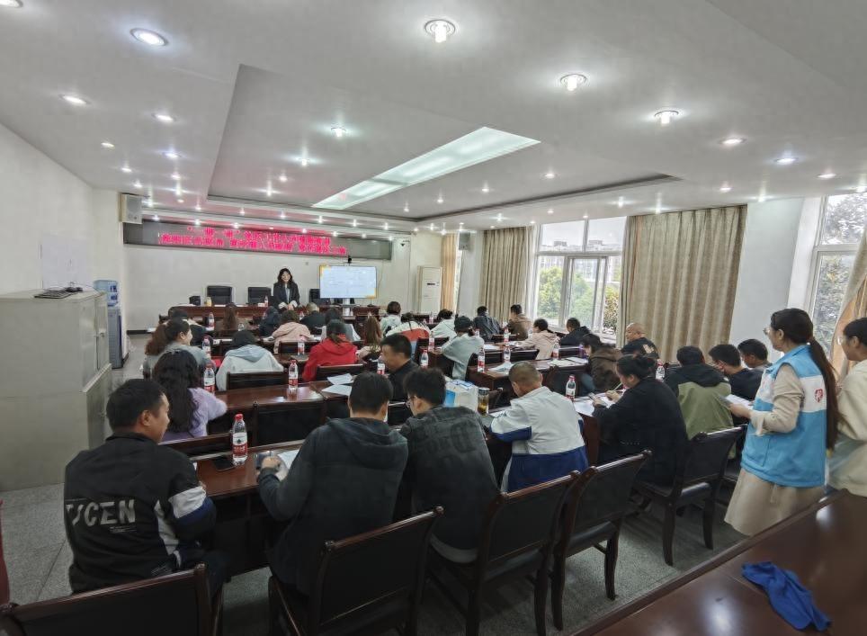 提升服务质量，构建和谐社区！黄许镇启动社区工作人员增能培训项目