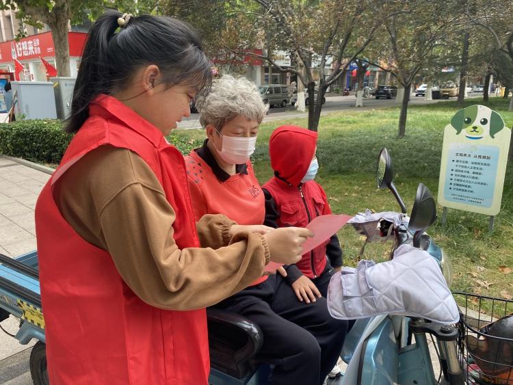 桓台县青少年志愿者：用汗水与热情，点亮文明交通与卫生清扫之路  第2张