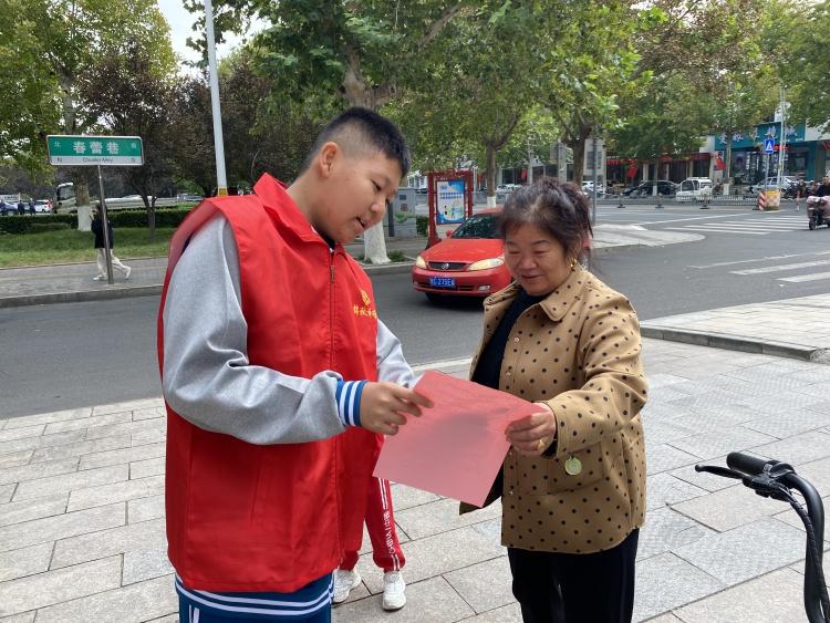 桓台县青少年志愿者：用汗水与热情，点亮文明交通与卫生清扫之路  第3张