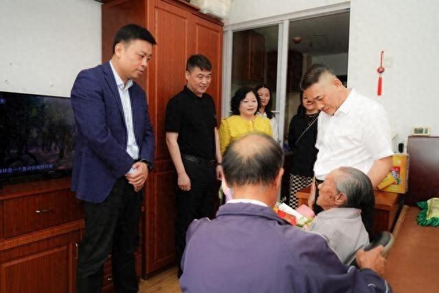 重阳节义诊活动，让老人健康长久存