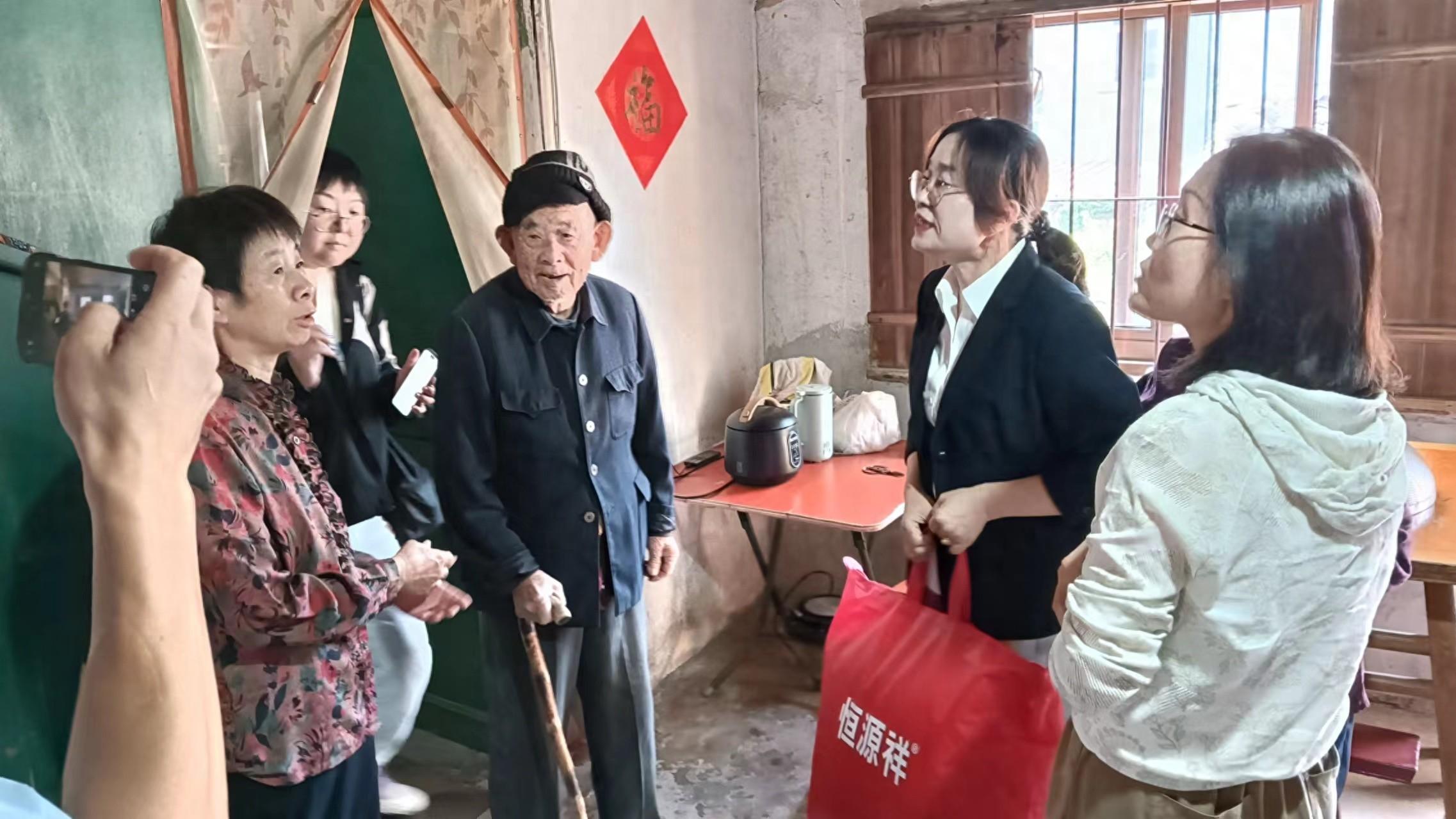 百岁老人长寿秘诀大揭秘！勤勤恳恳不亏心，心情好就身体好