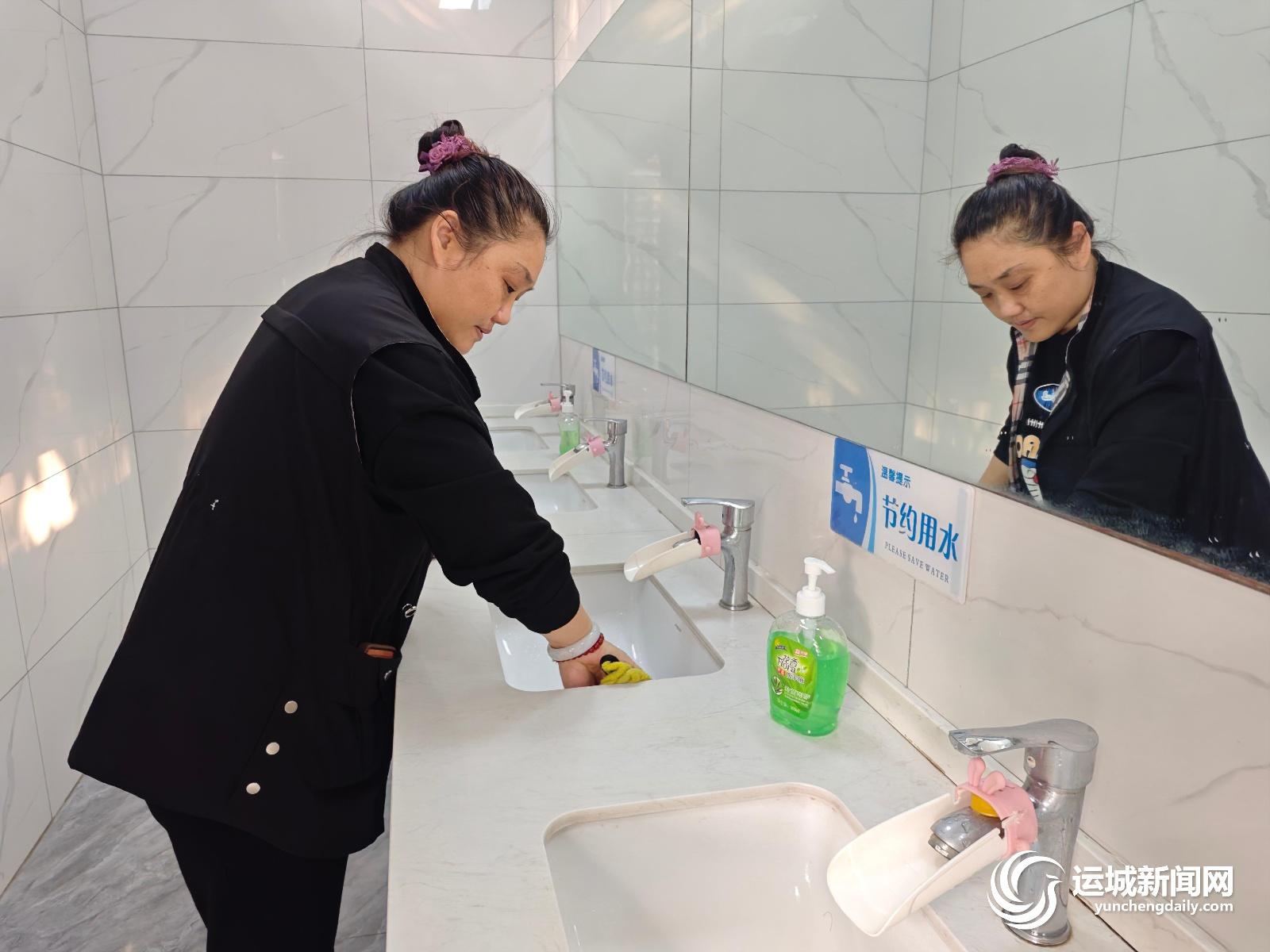河东驿站公厕配备洗手液，提升城市公共服务水平  第4张
