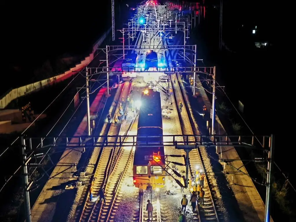 中老铁路开启全线集中修施工，为跨境游和货运保驾护航  第4张