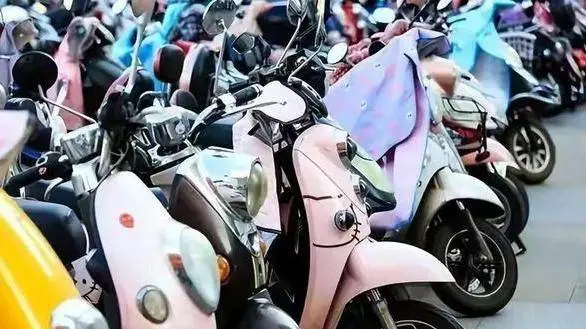 注意！南京电动两轮车临时信息牌使用期限延至 2025 年底，2026 年起严禁上路  第1张