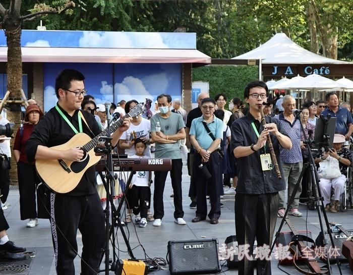 上海持证街头艺人 10 年唱响城市之歌，他们为何能坚持？  第2张
