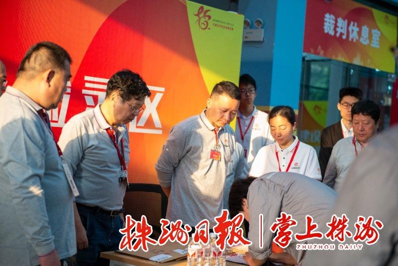 30 名技能人才齐聚株洲，展开数控车床项目激烈角逐  第3张