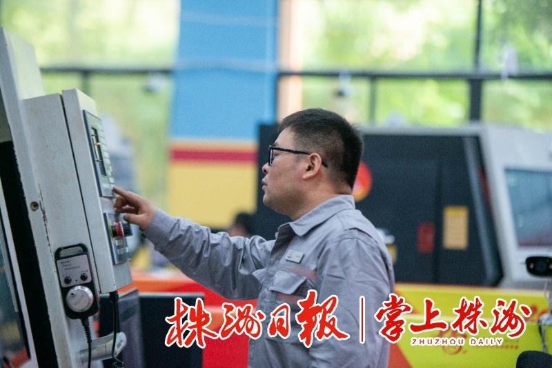 30 名技能人才齐聚株洲，展开数控车床项目激烈角逐  第4张