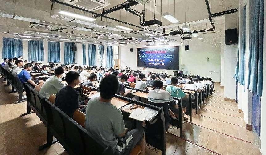 10 名学生获 CCF CSP-J/S 认证一等奖，自贡嘉祥外国语学校信息学竞赛再创佳绩  第1张