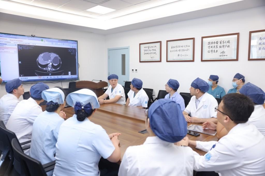 35 岁女子体内惊现超巨大肝血管瘤,直径超 30cm,占满腹腔 第5张 35 岁女子体内惊现超巨大肝血管瘤,直径超 30cm,占满腹腔 第5张