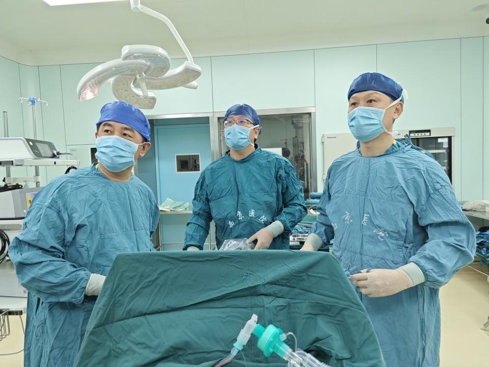 35 岁女子体内惊现超巨大肝血管瘤,直径超 30cm,占满腹腔 第6张 35 岁女子体内惊现超巨大肝血管瘤,直径超 30cm,占满腹腔 第6张