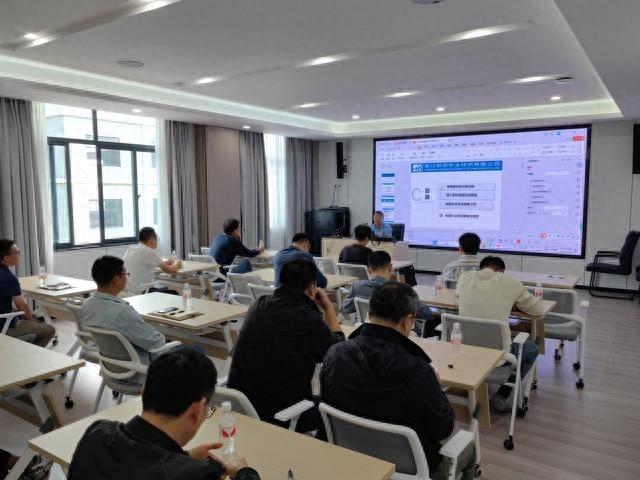 海盐县西塘桥街道举办电镀、危化品使用企业安全警示会议，16 家企业参加  第1张