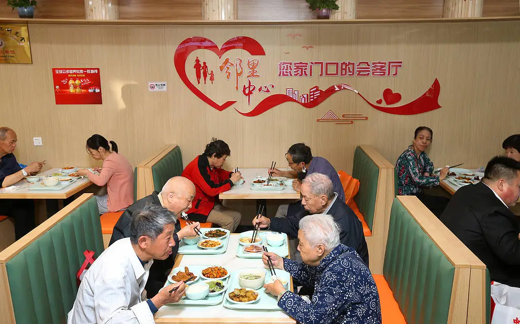 上海社区养老调查：长者食堂知晓率最高，上门服务满意度待提升  第1张