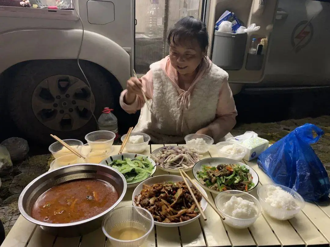 50 岁阿姨自驾游，逃离婚姻家庭，她到底经历了什么？  第2张