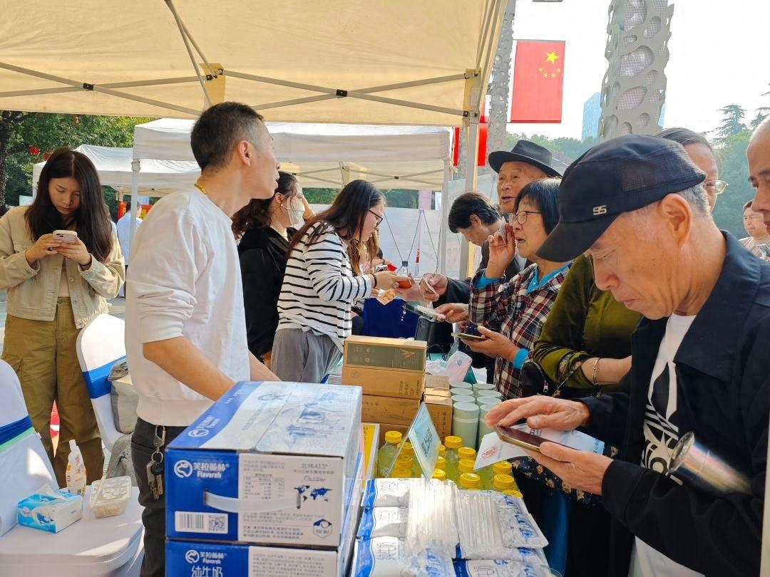 湖州举办银龄颐养活动，打造老年友好型社会  第1张