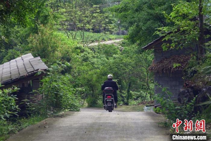 71 岁老人免费为 88 岁老人理发，背后的故事令人动容  第2张