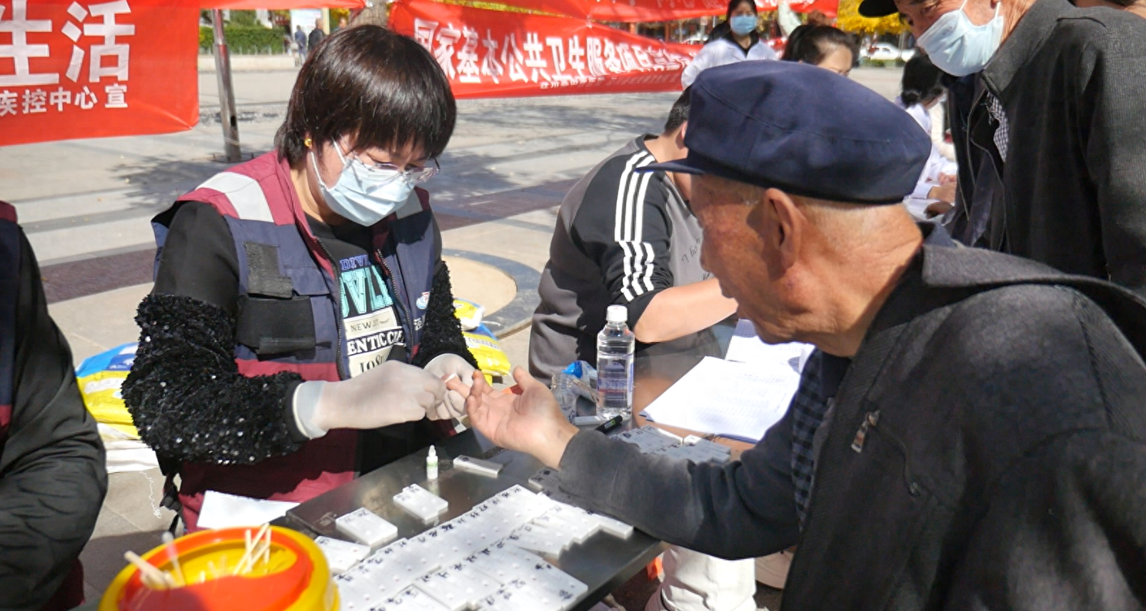 10 月 日世界精神卫生日，泾川县疾控中心联合多家单位开展宣传活动，你参加了吗？  第1张