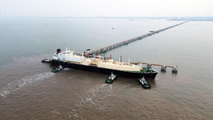 广汇能源启东 LNG 接收站今年靠泊船舶数与接卸量竟双双翻倍  第1张