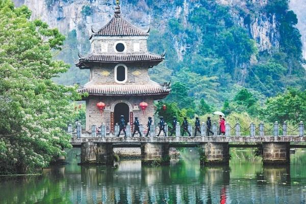 国庆期间，广西政法干警坚守岗位，用忠诚和奉献筑起最美风景线  第3张