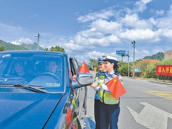 国庆期间，广西政法干警坚守岗位，用忠诚和奉献筑起最美风景线  第9张