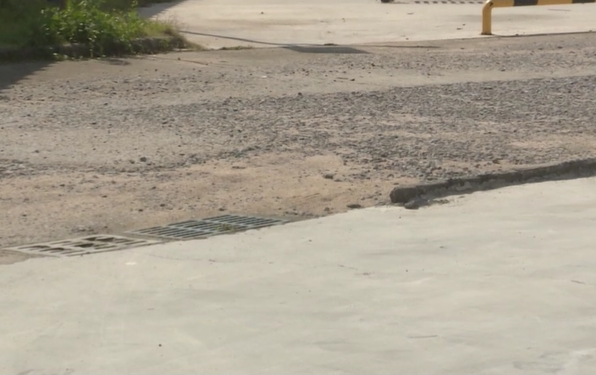 小区道路为何区别对待？居民质疑维修范围，安全隐患谁来负责？  第4张