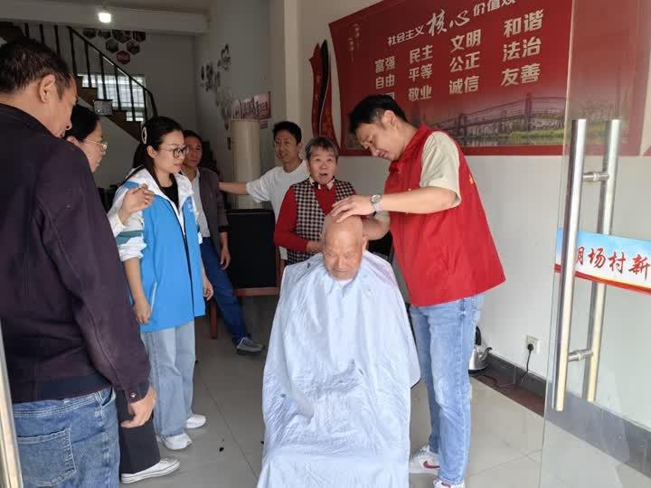 九九重阳节，胡场村开展敬老活动，浓浓关爱温暖特困老人心  第4张