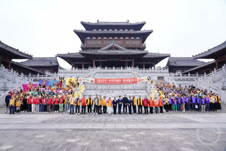 100 位听障老人的特殊重阳节：免门票、配导游，川渝志愿者全程陪伴  第1张
