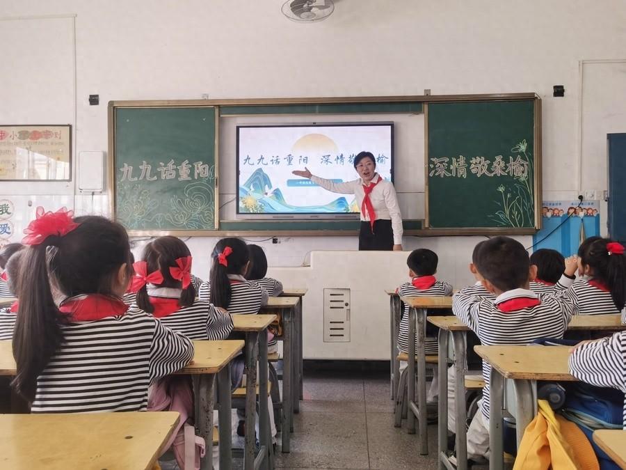 重阳节敬老爱老，赣州市文清路小学这样做  第1张